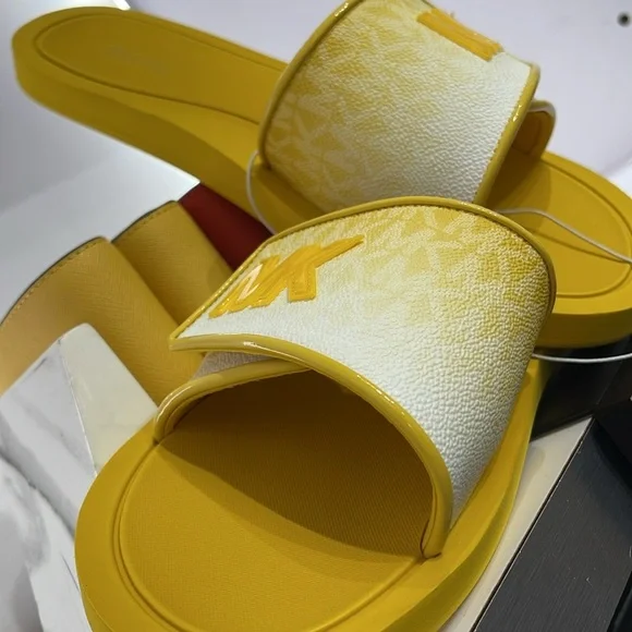 Michael Kors Slide Logo Sandals Palmer Ombré Signature
Daisy Yellow 
NWT - Picture 2 of 16